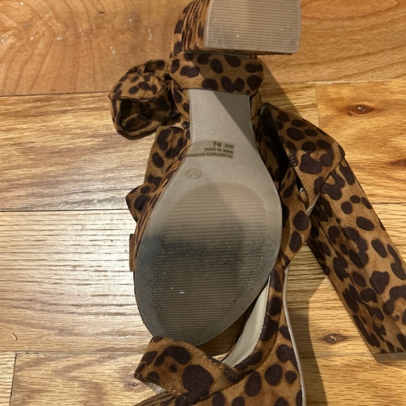 Brown Leopard Print Women's Shoes - Picture 3 of 3